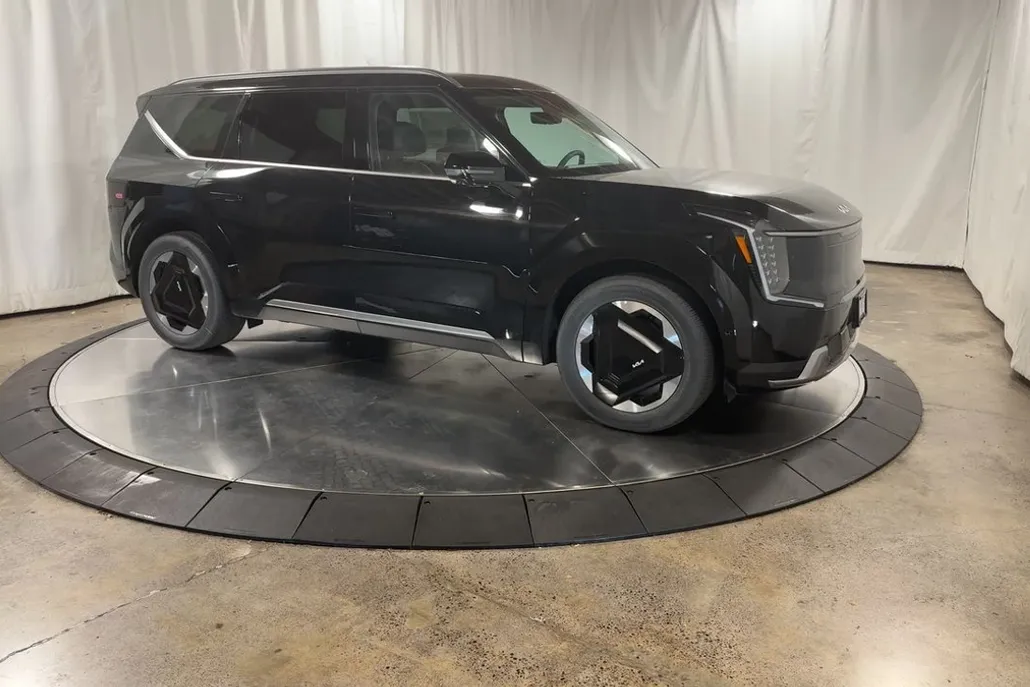 2026 Kia EV9 Land AWD photo 1