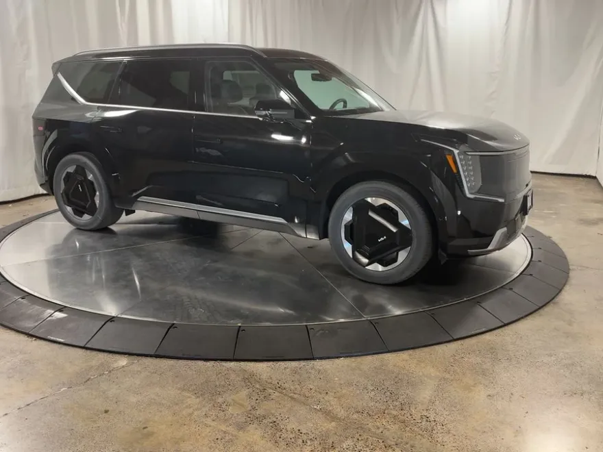 2026 Kia EV9 Land AWD photo 1