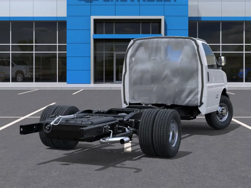 2025 Chevrolet Express Cutaway 3500 photo 1