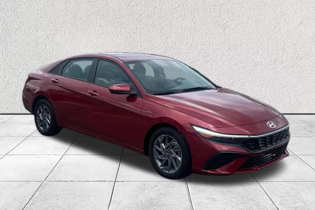 2024 Hyundai Elantra SEL photo 1