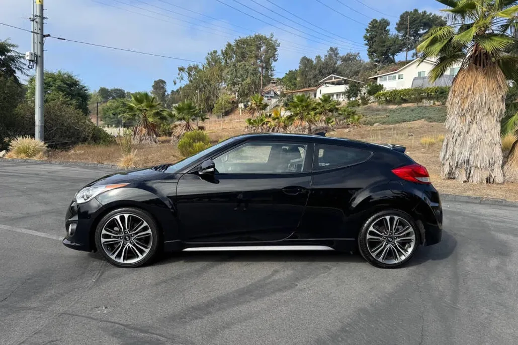 2016 Hyundai Veloster Turbo photo 1