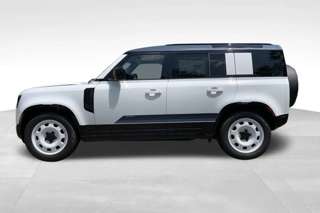 2025 Land Rover Defender 110 S photo 1
