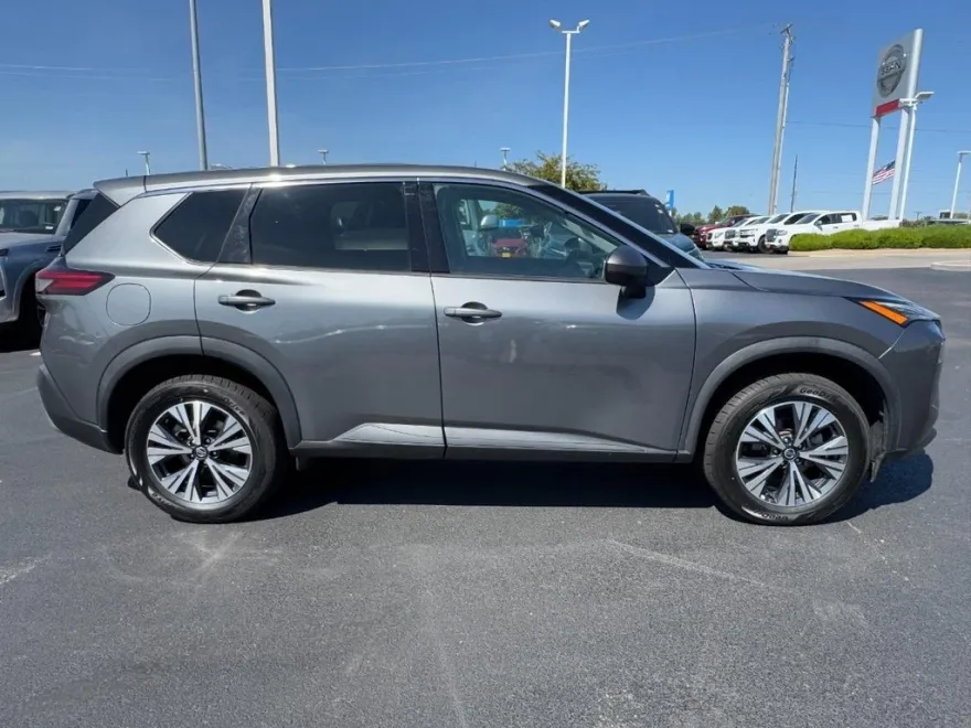 2021 Nissan Rogue SV photo 1