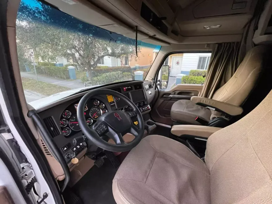 2019 Kenworth T680 photo 13