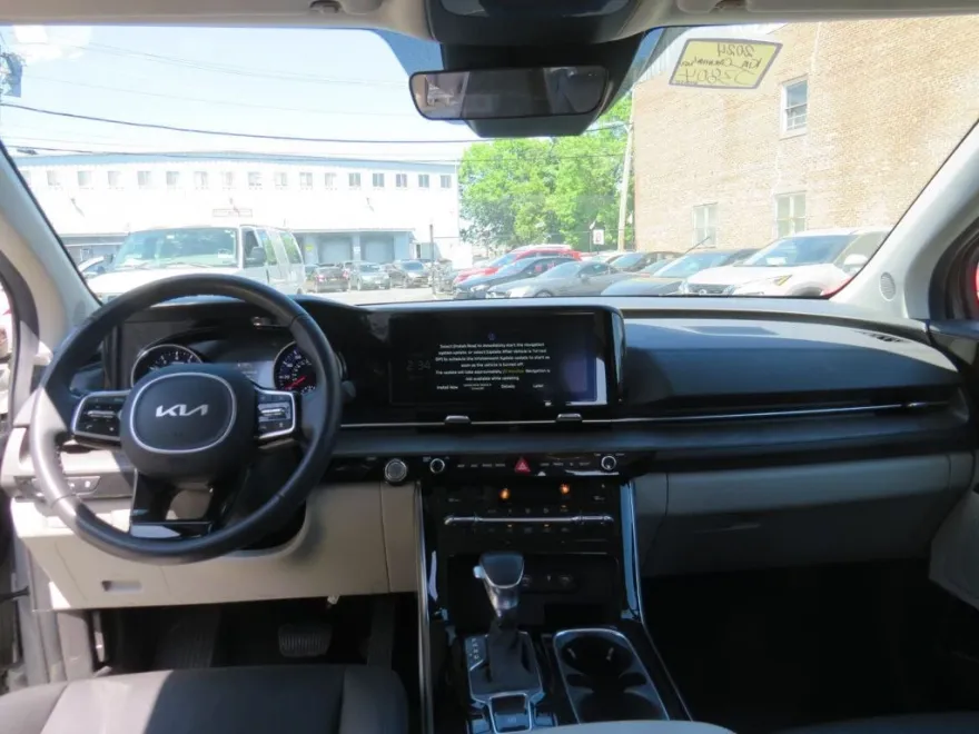 2024 Kia Carnival EX photo 11