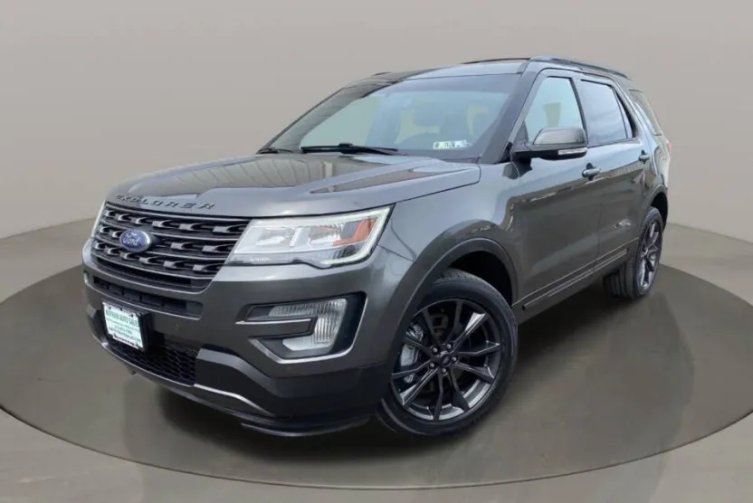 2017 Ford Explorer XLT photo 1
