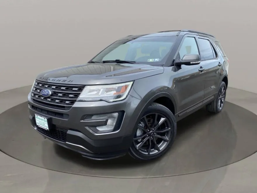 2017 Ford Explorer XLT photo 1