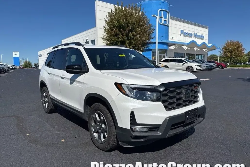 2025 Honda Passport TrailSport photo 1