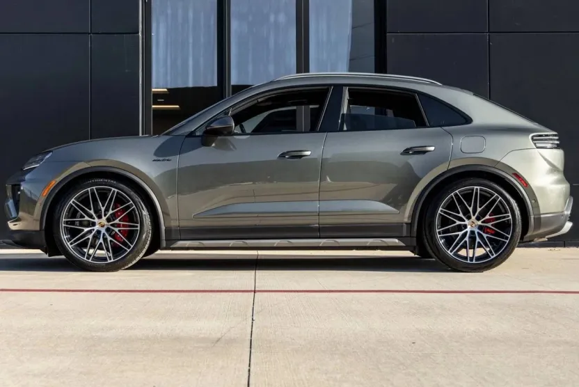2025 Porsche Macan Electric photo 1