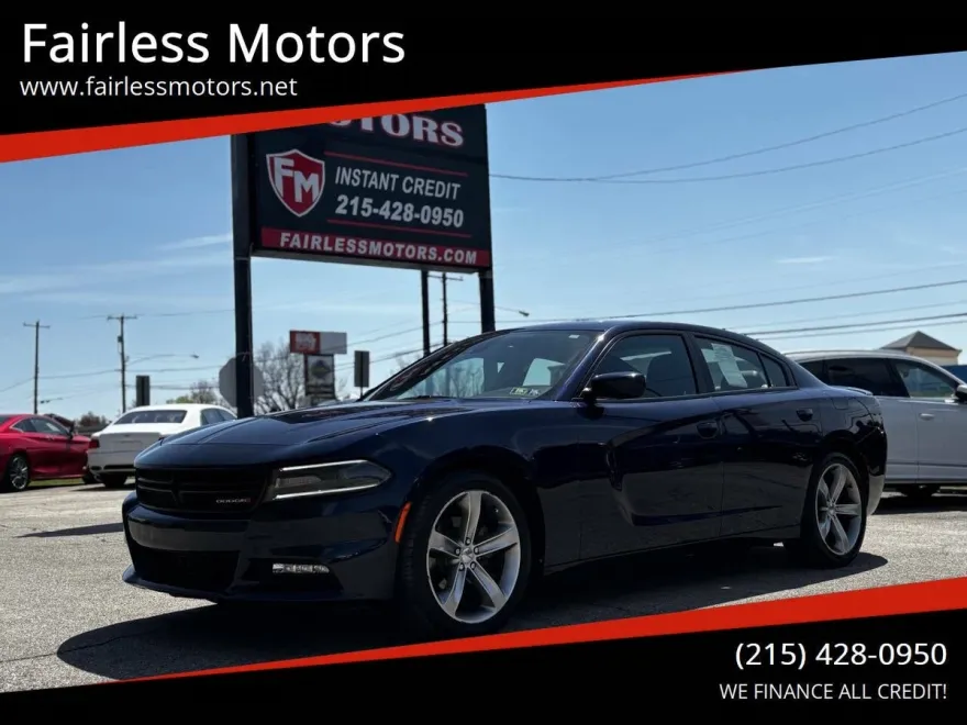 2015 Dodge Charger SXT photo 1
