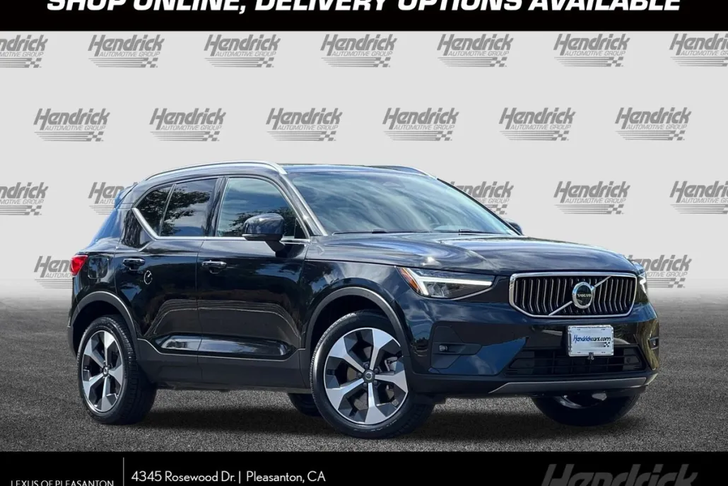 2025 Volvo XC40 Plus photo 1