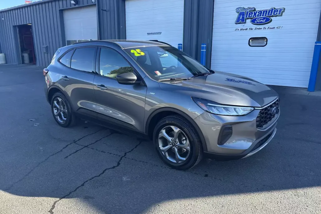 2025 Ford Escape ST-Line photo 1