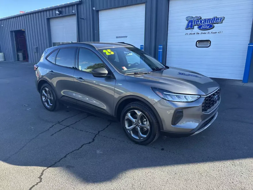 2025 Ford Escape ST-Line photo 1