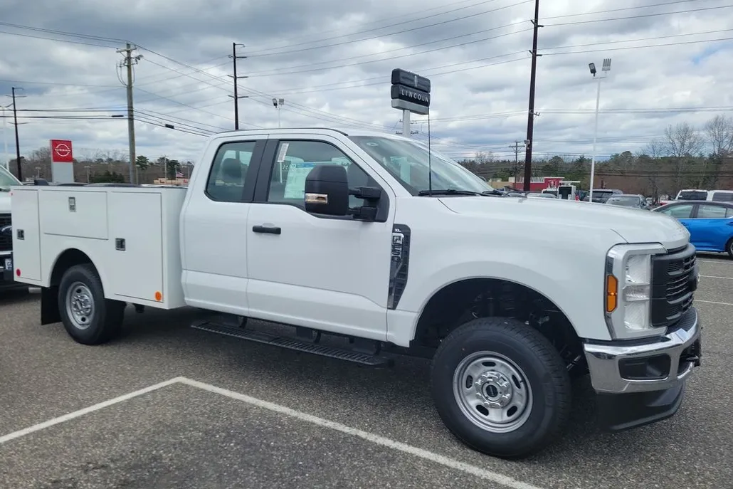2025 Ford F-250 XL photo 1