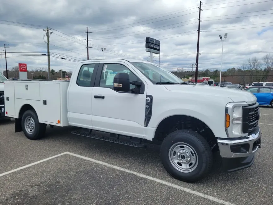 2025 Ford F-250 XL photo 1