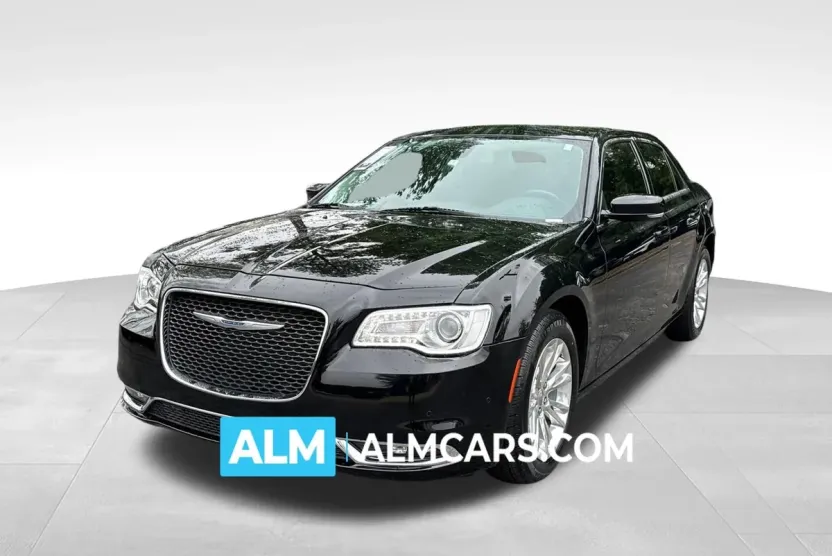 2021 Chrysler 300 Touring photo 1