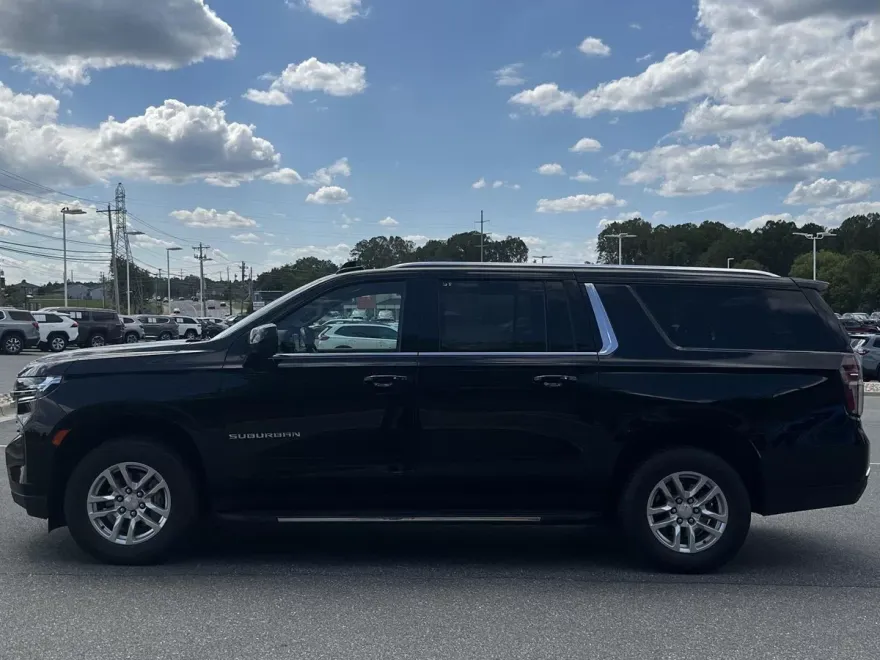 2024 Chevrolet Suburban LT photo 1