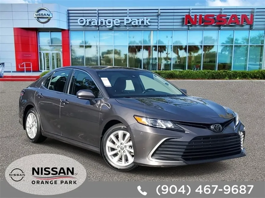2022 Toyota Camry LE photo 1