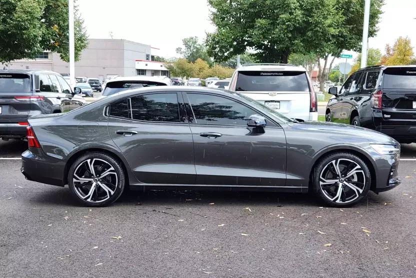 2024 Volvo S60 B5 Ultimate photo 1