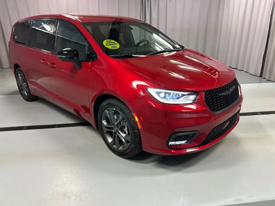 2026 Chrysler Pacifica photo 1