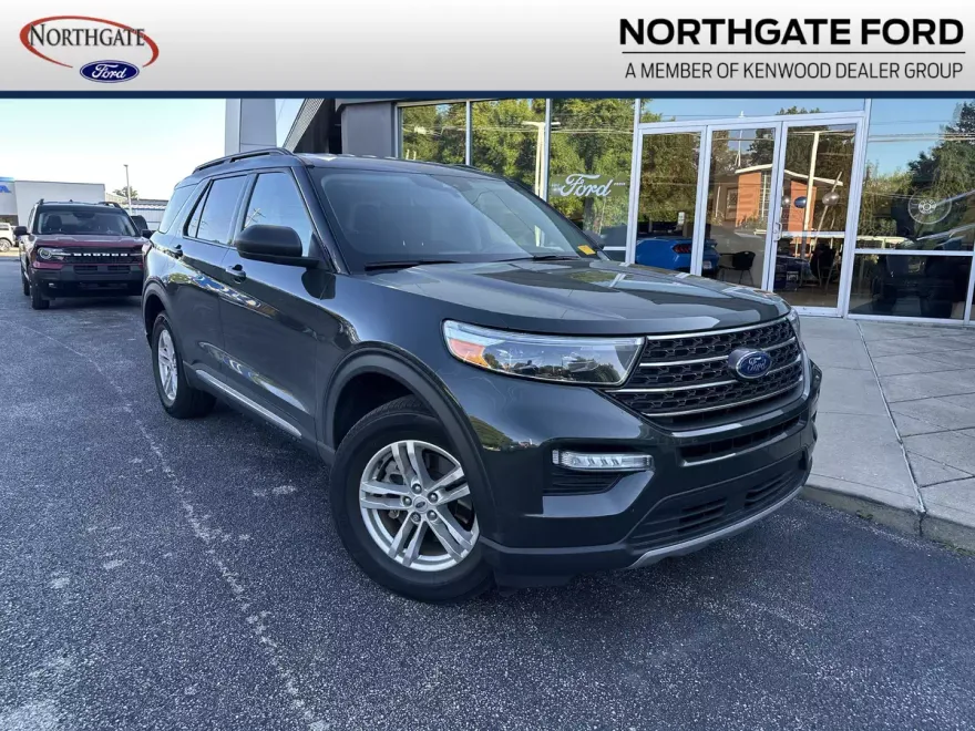 2022 Ford Explorer XLT photo 1