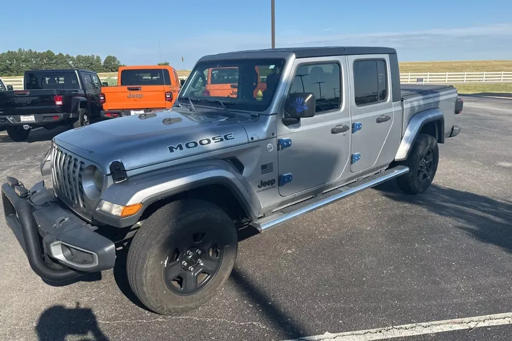 2020 Jeep Gladiator Sport photo 1