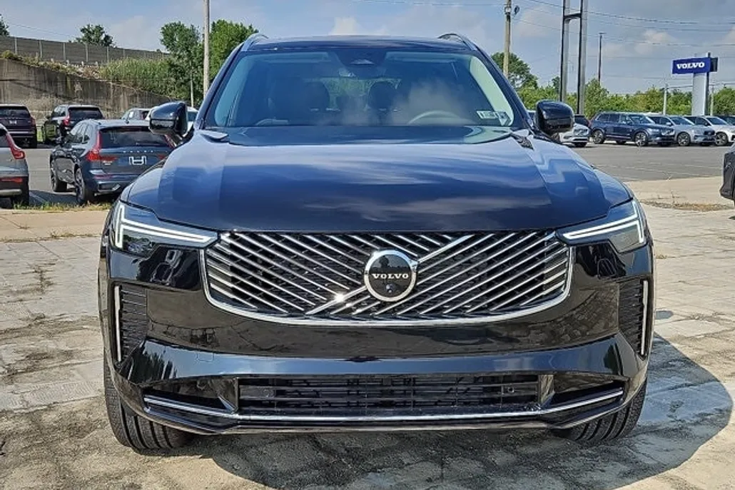 2026 Volvo XC90 Plus photo 1