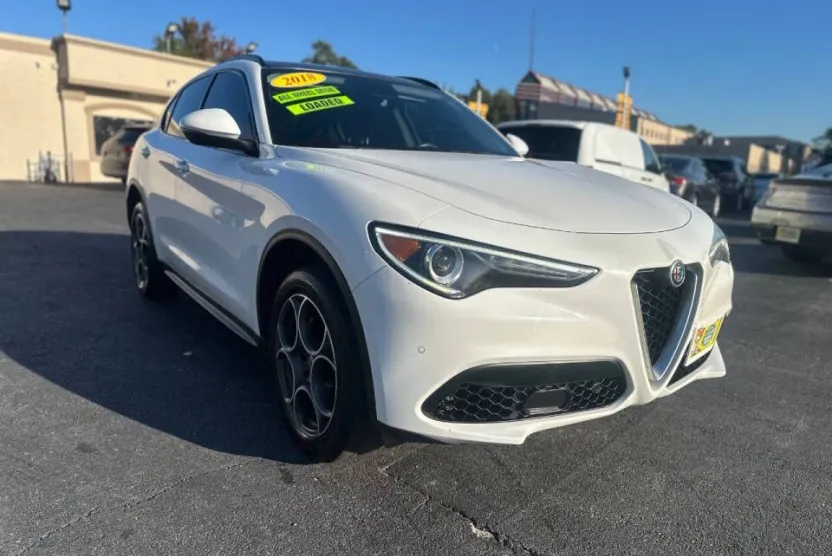 2018 Alfa Romeo Stelvio Sport photo 1