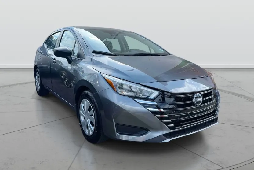 2025 Nissan Versa 1.6 S photo 1