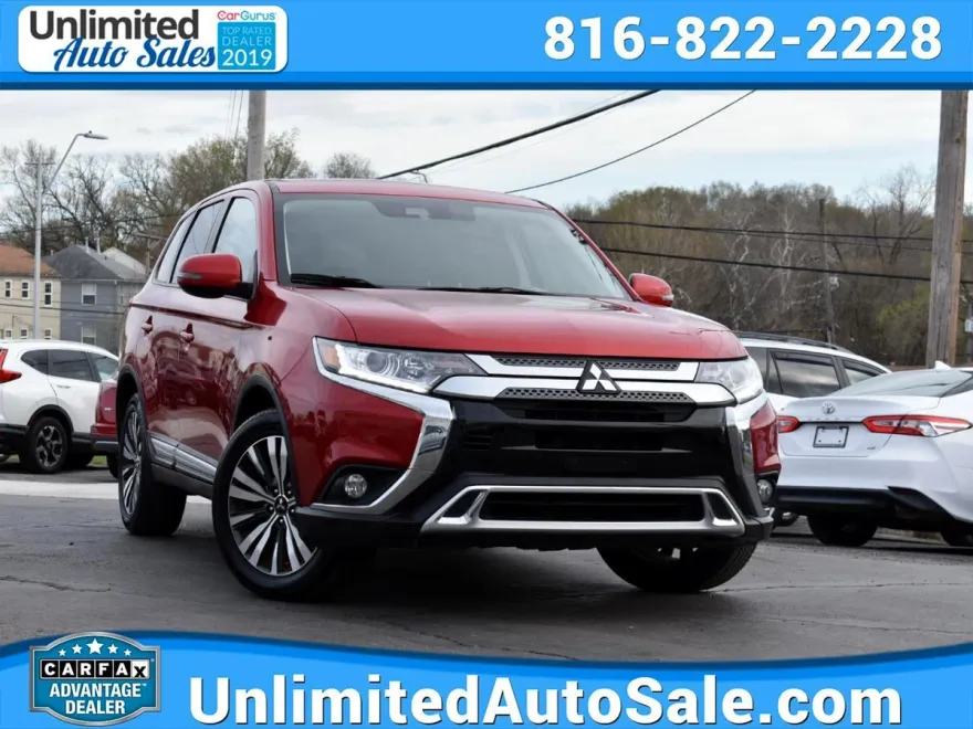 2020 Mitsubishi Outlander SE photo 1