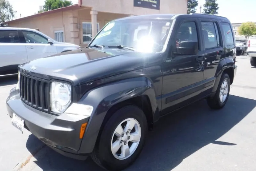 2011 Jeep Liberty Sport photo 1