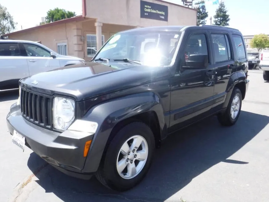 2011 Jeep Liberty Sport photo 1