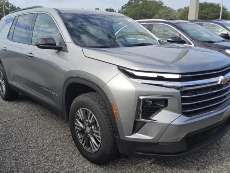 2025 Chevrolet Traverse photo 1