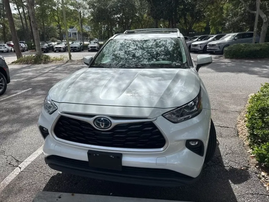 2022 Toyota Highlander Hybrid Bronze Edition photo 1