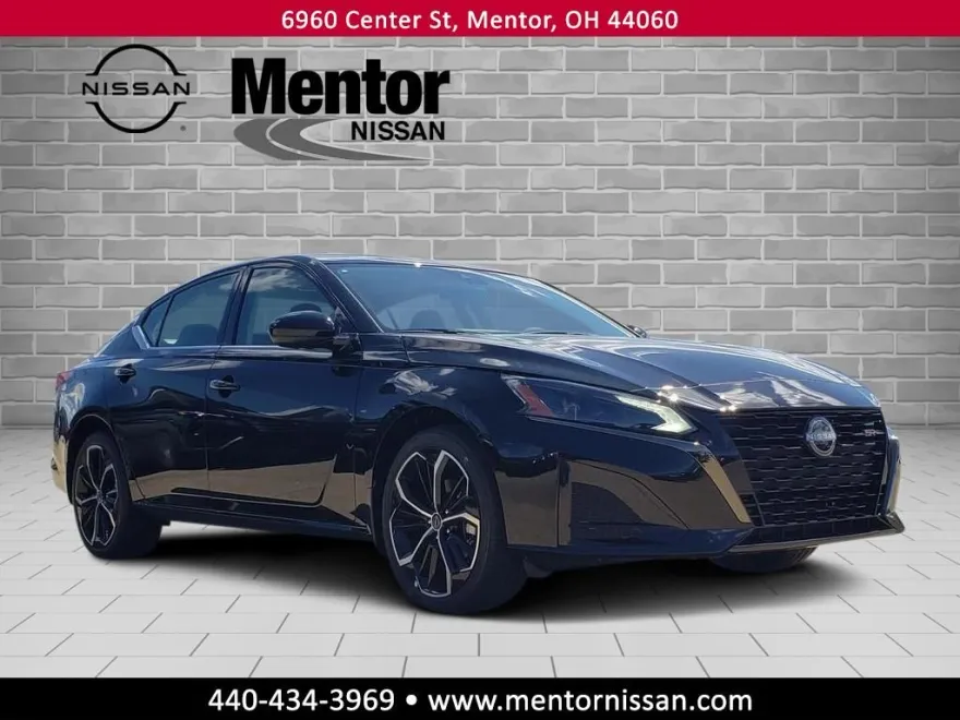 2025 Nissan Altima SR photo 1