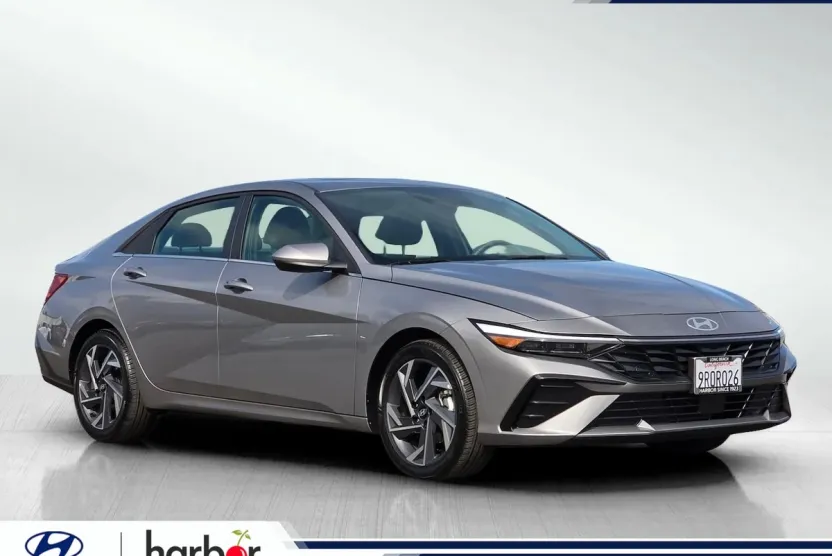 2025 Hyundai Elantra SEL Convenience photo 1