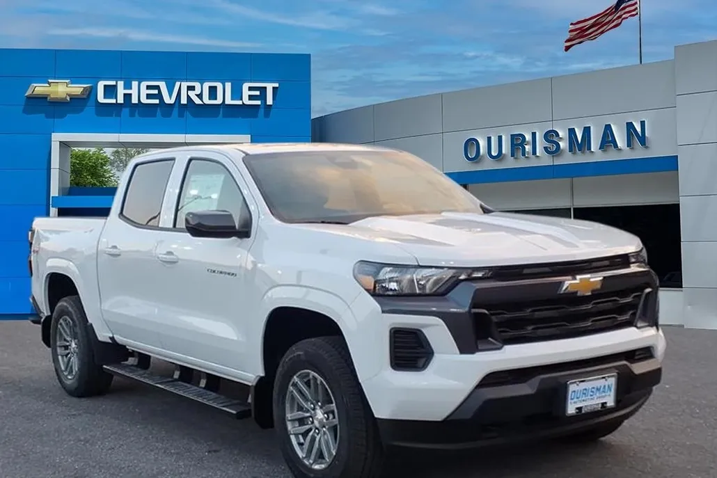 2026 Chevrolet Colorado LT photo 1