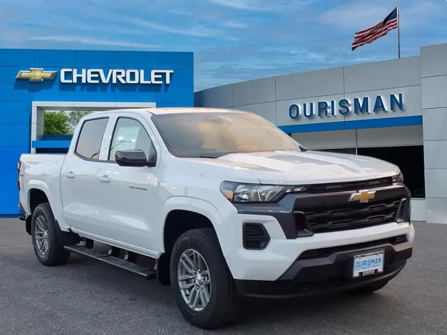2026 Chevrolet Colorado LT photo 1