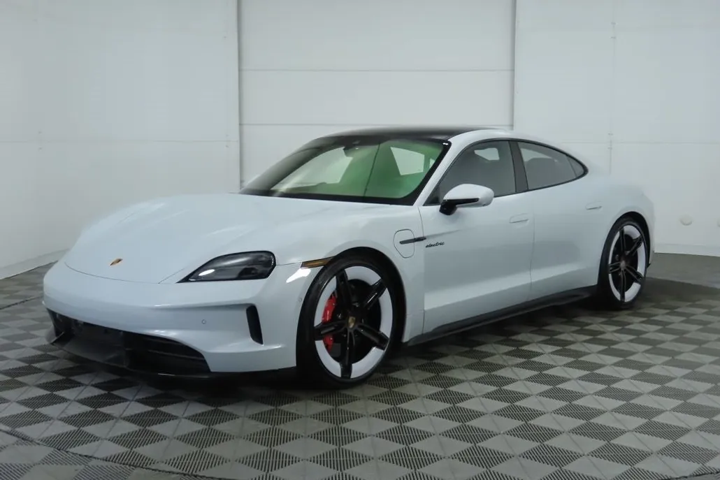 2025 Porsche Taycan GTS photo 1