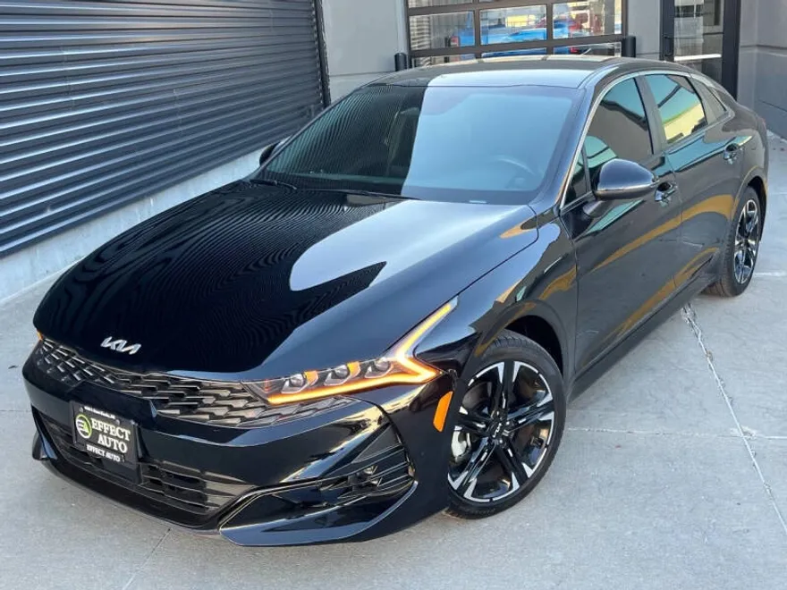 2024 Kia K5 GT-Line photo 1
