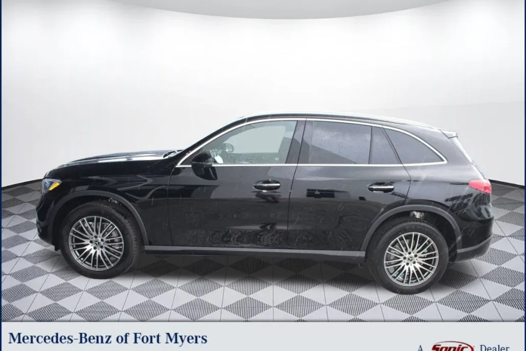 2026 Mercedes Benz GLC 300 4MATIC photo 1