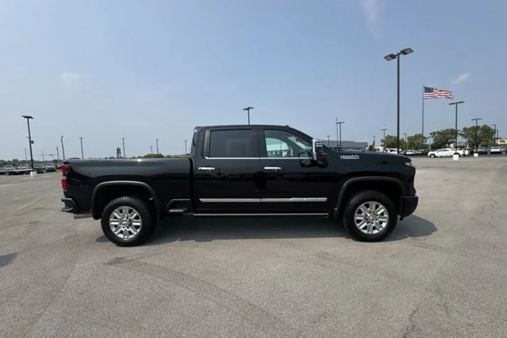 2024 Chevrolet Silverado 2500HD High Country photo 1