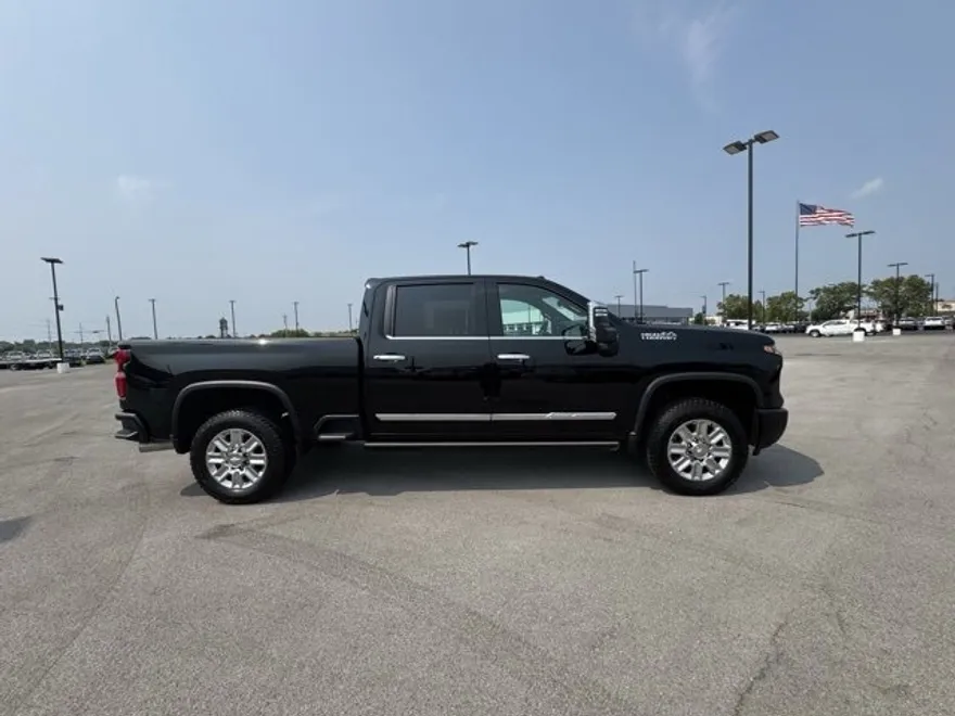 2024 Chevrolet Silverado 2500HD High Country photo 1