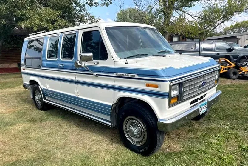 1988 Ford E-350 photo 1