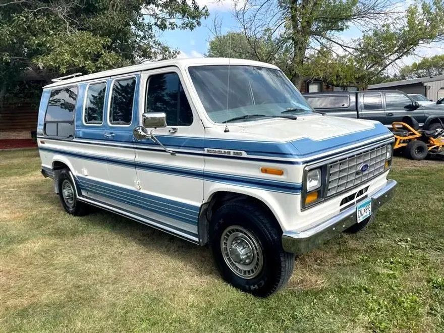 1988 Ford E-350 photo 1