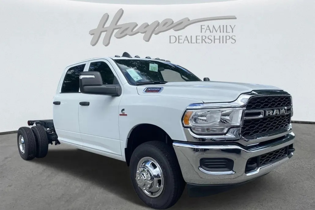 2024 Ram 3500 Tradesman photo 1