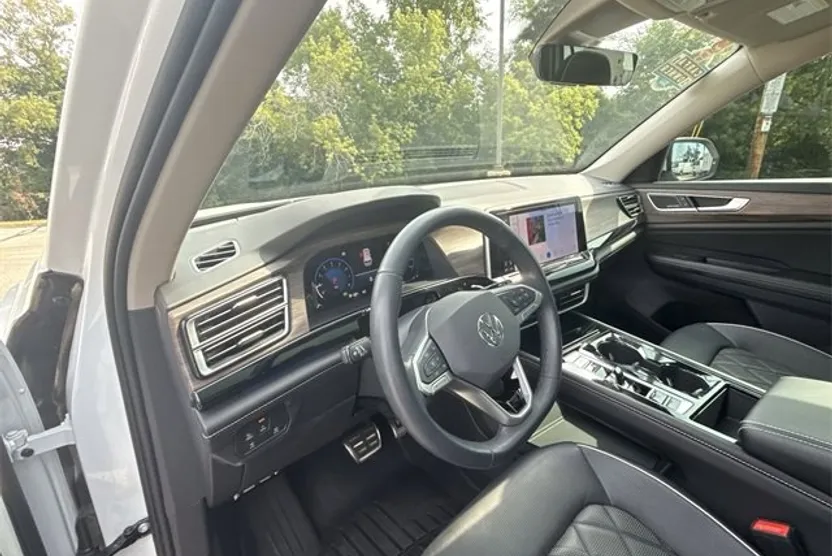 2024 Volkswagen Atlas SEL Premium R-Line photo 1