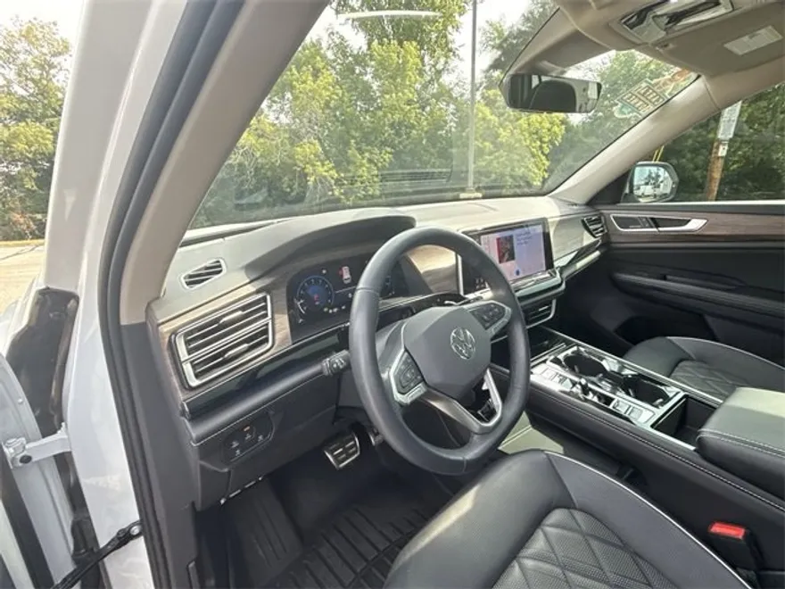 2024 Volkswagen Atlas SEL Premium R-Line photo 1