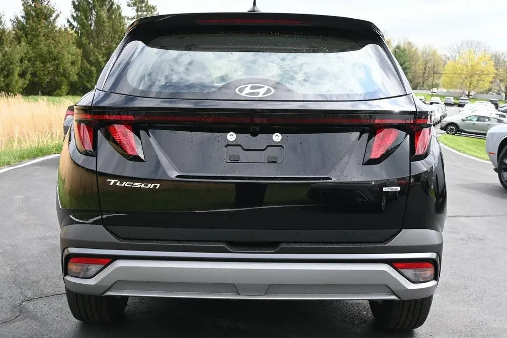 2025 Hyundai Tucson SE photo 1