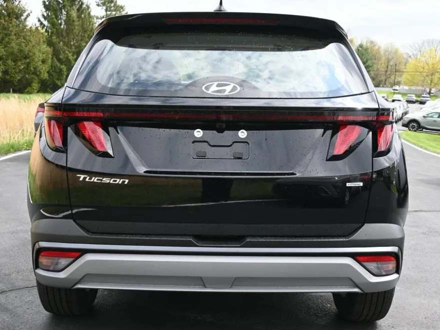 2025 Hyundai Tucson SE photo 1